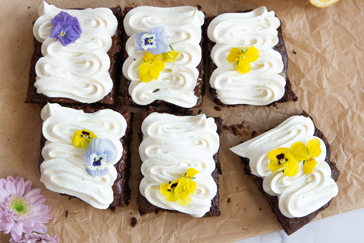 GLUTEENITON BROWNIES LEMON CURD -KERMAVAAHDOLLA - Iina Bites